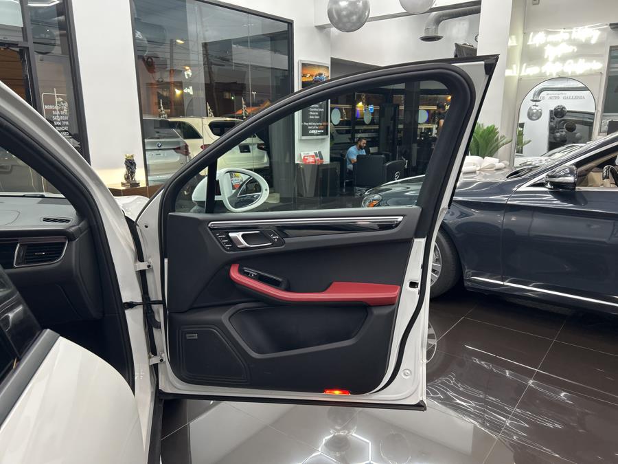 2018 Porsche Macan Sport Edition AWD, available for sale in Jersey City, New Jersey | Luxe Auto Galleria. Jersey City, New Jersey 2018 Porsche Macan Sport Edition AWD, available for sale in Jersey City, New Jersey | Luxe Auto Galleria. Jersey City, New Jersey
