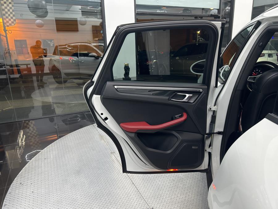 2018 Porsche Macan Sport Edition AWD, available for sale in Jersey City, New Jersey | Luxe Auto Galleria. Jersey City, New Jersey 2018 Porsche Macan Sport Edition AWD, available for sale in Jersey City, New Jersey | Luxe Auto Galleria. Jersey City, New Jersey