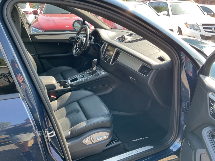 2015 Porsche Macan AWD 4dr S, available for sale in Waterbury, Connecticut | Jim Juliani Motors. Waterbury, Connecticut 2015 Porsche Macan AWD 4dr S, available for sale in Waterbury, Connecticut | Jim Juliani Motors. Waterbury, Connecticut