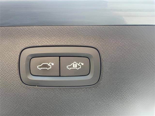 2018 Volvo Xc90 T6 Momentum, available for sale in Stratford, Connecticut | Wiz Leasing Inc. Stratford, Connecticut 2018 Volvo Xc90 T6 Momentum, available for sale in Stratford, Connecticut | Wiz Leasing Inc. Stratford, Connecticut
