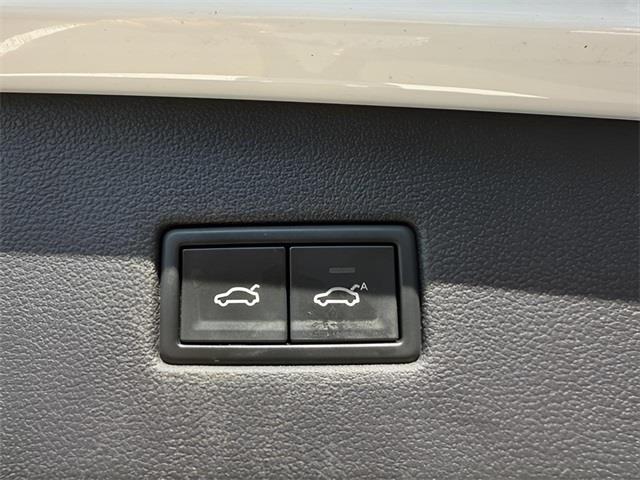 2018 Volkswagen Tiguan 2.0T SEL Premium, available for sale in Stratford, Connecticut | Wiz Leasing Inc. Stratford, Connecticut 2018 Volkswagen Tiguan 2.0T SEL Premium, available for sale in Stratford, Connecticut | Wiz Leasing Inc. Stratford, Connecticut