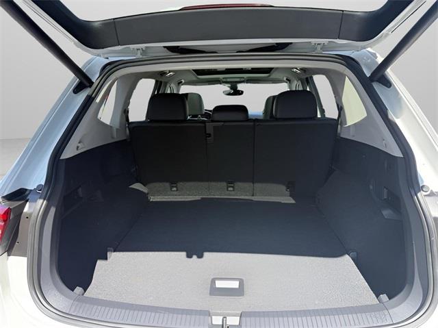 2018 Volkswagen Tiguan 2.0T SEL Premium, available for sale in Stratford, Connecticut | Wiz Leasing Inc. Stratford, Connecticut 2018 Volkswagen Tiguan 2.0T SEL Premium, available for sale in Stratford, Connecticut | Wiz Leasing Inc. Stratford, Connecticut