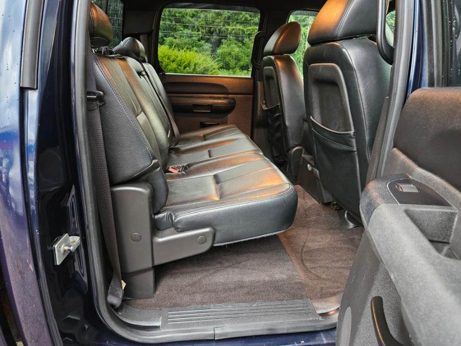 2009 GMC Sierra 2500HD 4WD 6.6 Duramax Diesel Crew Cab 153" SLE, available for sale in East Windsor, Connecticut | Toro Auto. East Windsor, Connecticut 2009 GMC Sierra 2500HD 4WD 6.6 Duramax Diesel Crew Cab 153" SLE, available for sale in East Windsor, Connecticut | Toro Auto. East Windsor, Connecticut