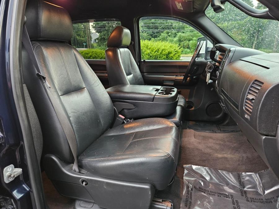 2009 GMC Sierra 2500HD 4WD 6.6 Duramax Diesel Crew Cab 153" SLE, available for sale in East Windsor, Connecticut | Toro Auto. East Windsor, Connecticut 2009 GMC Sierra 2500HD 4WD 6.6 Duramax Diesel Crew Cab 153" SLE, available for sale in East Windsor, Connecticut | Toro Auto. East Windsor, Connecticut