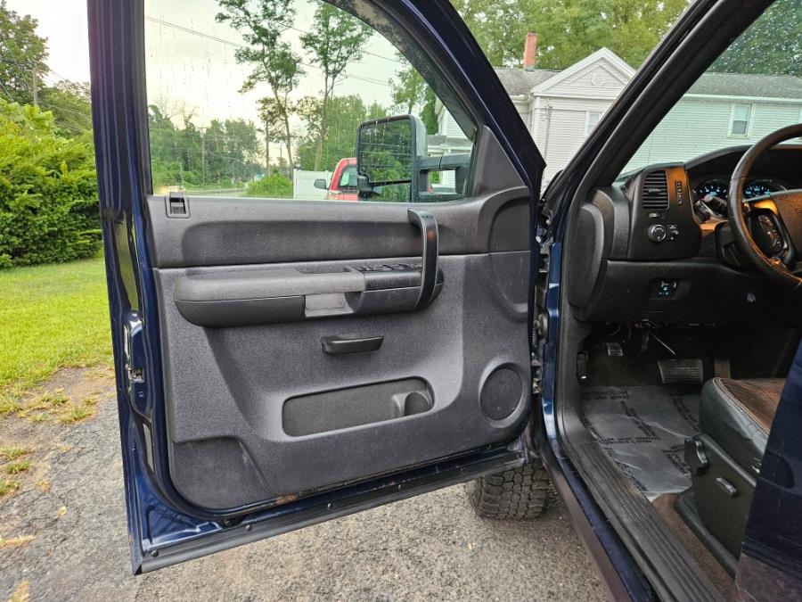 2009 GMC Sierra 2500HD 4WD 6.6 Duramax Diesel Crew Cab 153" SLE, available for sale in East Windsor, Connecticut | Toro Auto. East Windsor, Connecticut 2009 GMC Sierra 2500HD 4WD 6.6 Duramax Diesel Crew Cab 153" SLE, available for sale in East Windsor, Connecticut | Toro Auto. East Windsor, Connecticut