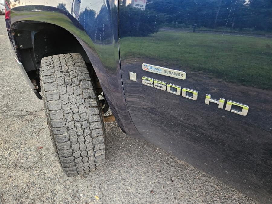 2009 GMC Sierra 2500HD 4WD 6.6 Duramax Diesel Crew Cab 153" SLE, available for sale in East Windsor, Connecticut | Toro Auto. East Windsor, Connecticut 2009 GMC Sierra 2500HD 4WD 6.6 Duramax Diesel Crew Cab 153" SLE, available for sale in East Windsor, Connecticut | Toro Auto. East Windsor, Connecticut