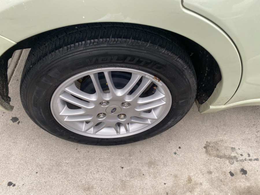 2010 Ford Focus 4dr Sdn SE, available for sale in Middle Village, New York | Middle Village Motors . Middle Village, New York 2010 Ford Focus 4dr Sdn SE, available for sale in Middle Village, New York | Middle Village Motors . Middle Village, New York
