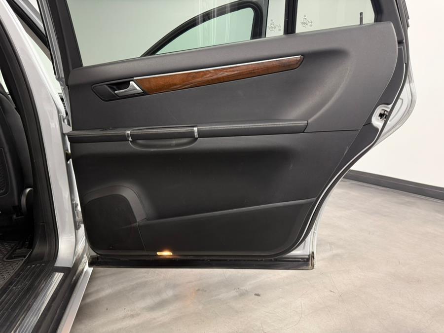2011 Mercedes-Benz R-Class 4MATIC 4dr R350, available for sale in Elizabeth, New Jersey | M Auto Group. Elizabeth, New Jersey 2011 Mercedes-Benz R-Class 4MATIC 4dr R350, available for sale in Elizabeth, New Jersey | M Auto Group. Elizabeth, New Jersey