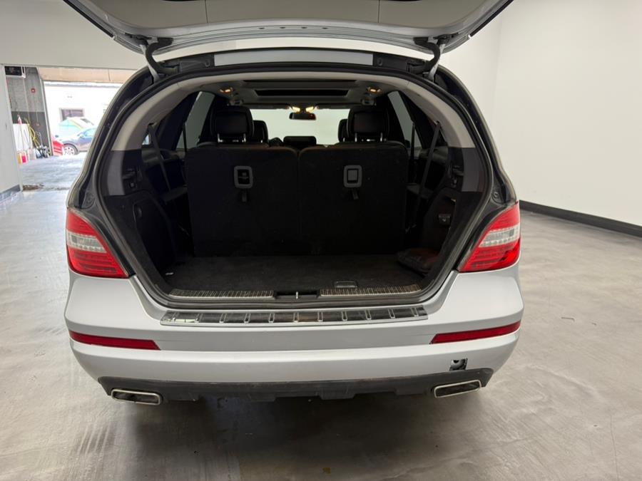 2011 Mercedes-Benz R-Class 4MATIC 4dr R350, available for sale in Elizabeth, New Jersey | M Auto Group. Elizabeth, New Jersey 2011 Mercedes-Benz R-Class 4MATIC 4dr R350, available for sale in Elizabeth, New Jersey | M Auto Group. Elizabeth, New Jersey