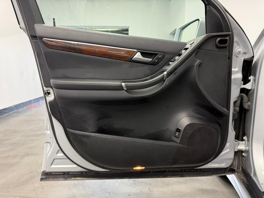 2011 Mercedes-Benz R-Class 4MATIC 4dr R350, available for sale in Elizabeth, New Jersey | M Auto Group. Elizabeth, New Jersey 2011 Mercedes-Benz R-Class 4MATIC 4dr R350, available for sale in Elizabeth, New Jersey | M Auto Group. Elizabeth, New Jersey