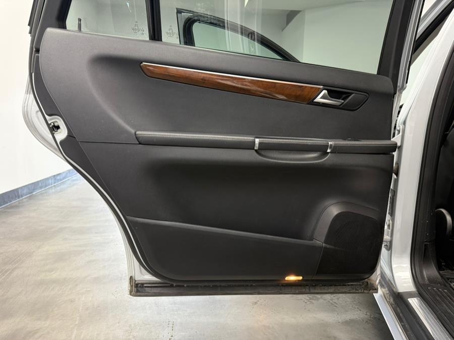 2011 Mercedes-Benz R-Class 4MATIC 4dr R350, available for sale in Elizabeth, New Jersey | M Auto Group. Elizabeth, New Jersey 2011 Mercedes-Benz R-Class 4MATIC 4dr R350, available for sale in Elizabeth, New Jersey | M Auto Group. Elizabeth, New Jersey