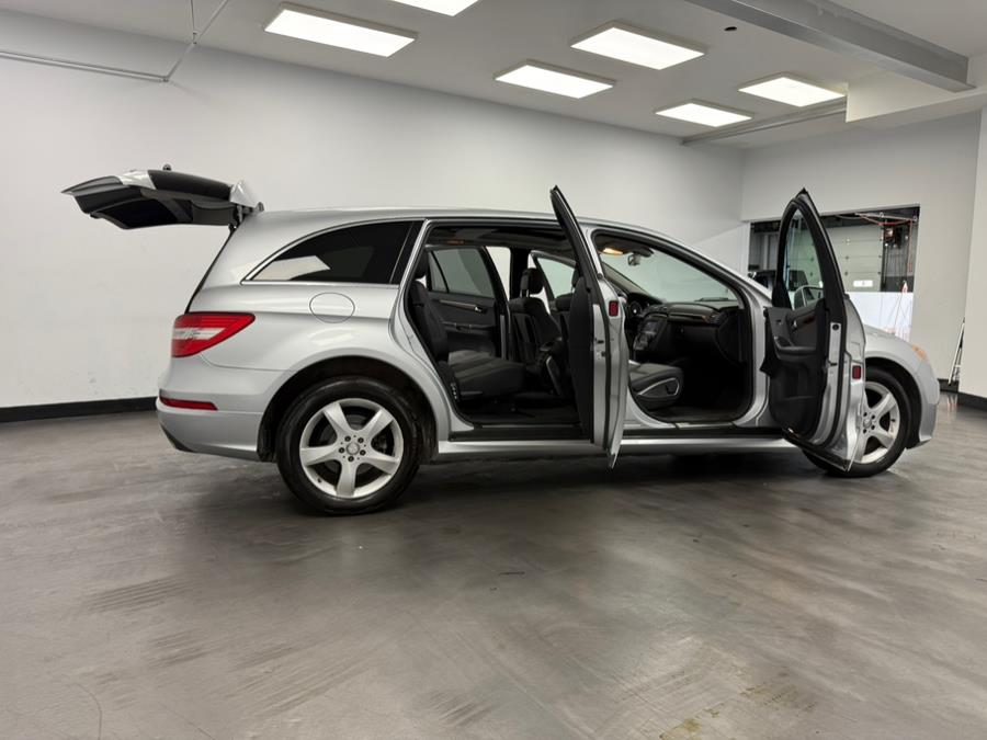 2011 Mercedes-Benz R-Class 4MATIC 4dr R350, available for sale in Elizabeth, New Jersey | M Auto Group. Elizabeth, New Jersey 2011 Mercedes-Benz R-Class 4MATIC 4dr R350, available for sale in Elizabeth, New Jersey | M Auto Group. Elizabeth, New Jersey