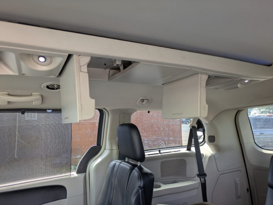 2014 Chrysler Town & Country 4dr Wgn Touring, available for sale in South Hadley, Massachusetts | Payless Auto Sale. South Hadley, Massachusetts 2014 Chrysler Town & Country 4dr Wgn Touring, available for sale in South Hadley, Massachusetts | Payless Auto Sale. South Hadley, Massachusetts