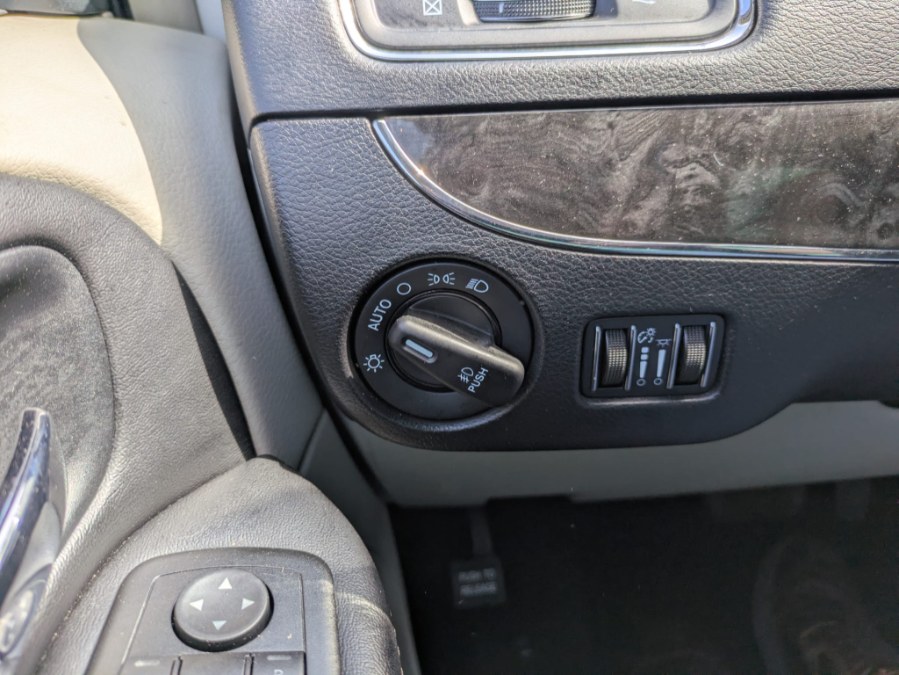 2014 Chrysler Town & Country 4dr Wgn Touring, available for sale in South Hadley, Massachusetts | Payless Auto Sale. South Hadley, Massachusetts 2014 Chrysler Town & Country 4dr Wgn Touring, available for sale in South Hadley, Massachusetts | Payless Auto Sale. South Hadley, Massachusetts