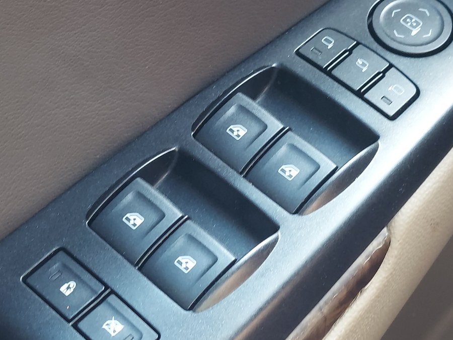 2018 Chevrolet Tahoe 4WD 4dr LT, available for sale in East Windsor, Connecticut | United Auto Sales of E Windsor, Inc. East Windsor, Connecticut 2018 Chevrolet Tahoe 4WD 4dr LT, available for sale in East Windsor, Connecticut | United Auto Sales of E Windsor, Inc. East Windsor, Connecticut