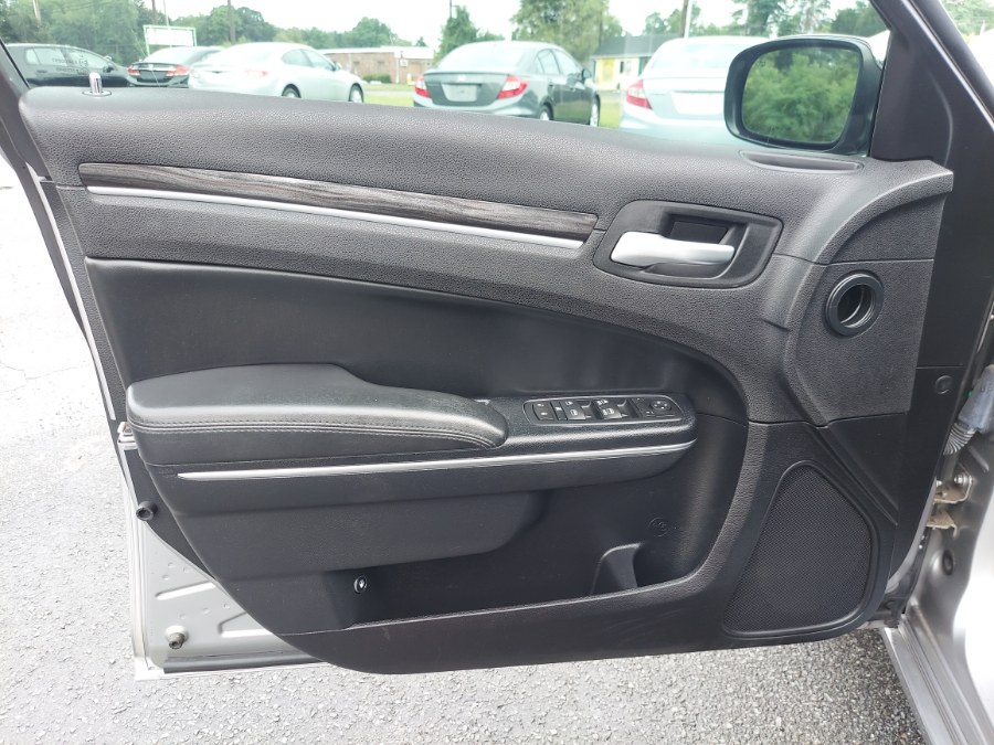 2016 Chrysler 300 4dr Sdn Limited AWD, available for sale in East Windsor, Connecticut | United Auto Sales of E Windsor, Inc. East Windsor, Connecticut 2016 Chrysler 300 4dr Sdn Limited AWD, available for sale in East Windsor, Connecticut | United Auto Sales of E Windsor, Inc. East Windsor, Connecticut
