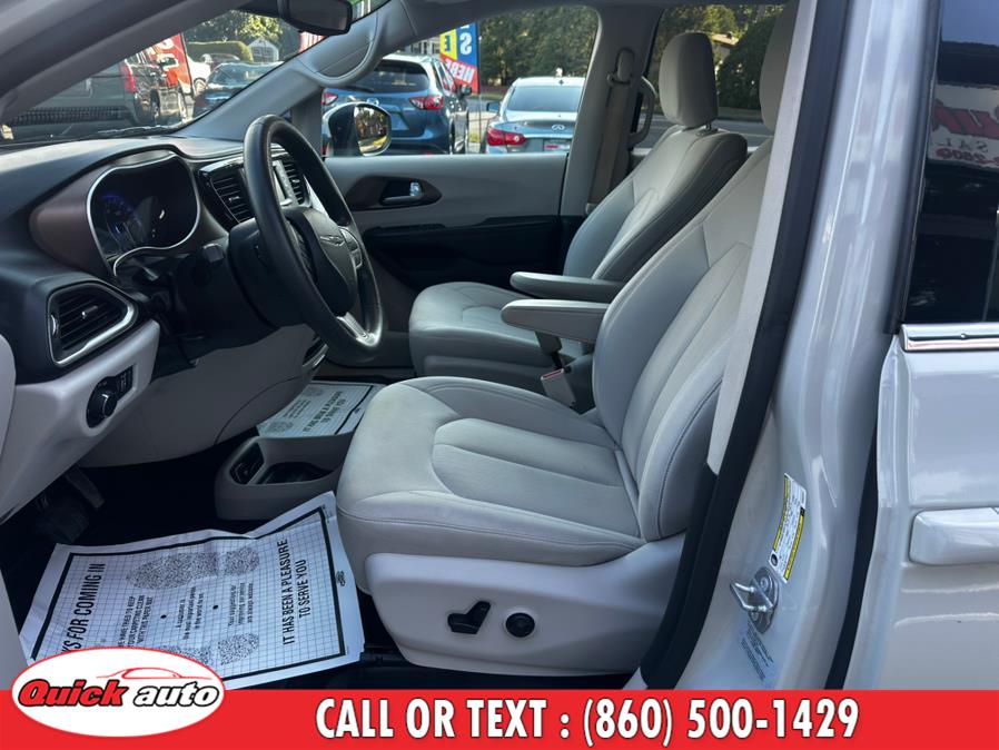 2017 Chrysler Pacifica LX FWD, available for sale in Bristol, Connecticut | Quick Auto LLC. Bristol, Connecticut 2017 Chrysler Pacifica LX FWD, available for sale in Bristol, Connecticut | Quick Auto LLC. Bristol, Connecticut