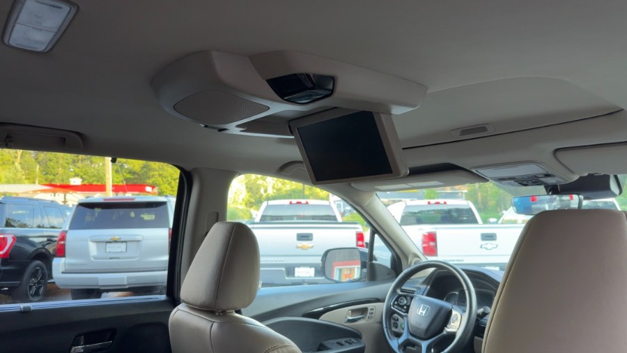 2020 Honda Pilot Touring 7-Passenger AWD, available for sale in Waterbury, Connecticut | West End Automotive Center. Waterbury, Connecticut 2020 Honda Pilot Touring 7-Passenger AWD, available for sale in Waterbury, Connecticut | West End Automotive Center. Waterbury, Connecticut