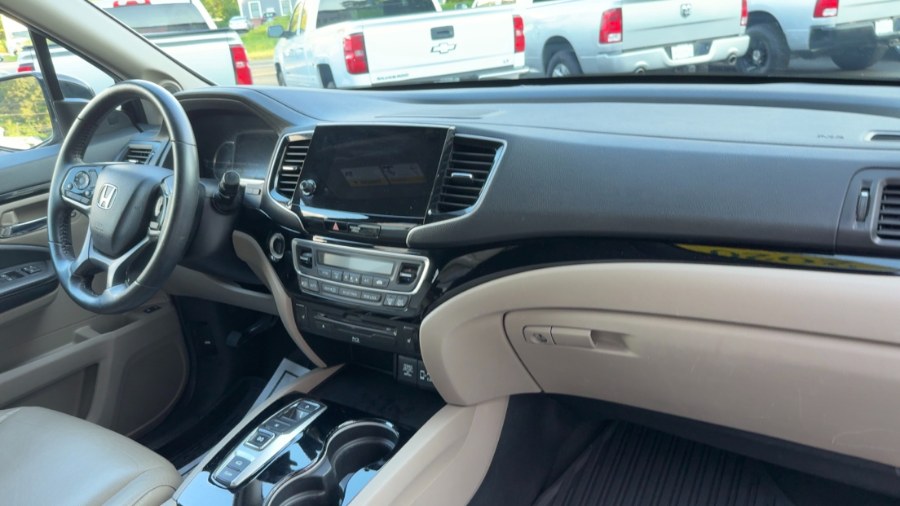 2020 Honda Pilot Touring 7-Passenger AWD, available for sale in Waterbury, Connecticut | West End Automotive Center. Waterbury, Connecticut 2020 Honda Pilot Touring 7-Passenger AWD, available for sale in Waterbury, Connecticut | West End Automotive Center. Waterbury, Connecticut