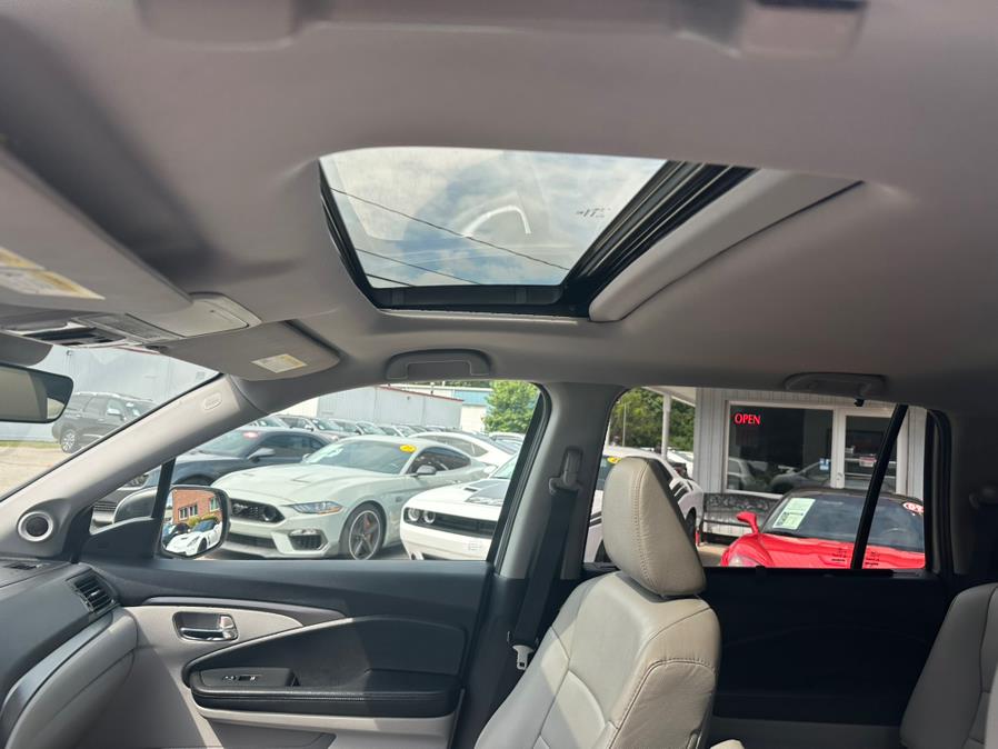 2021 Honda Pilot Special Edition AWD, available for sale in South Windsor, Connecticut | Mike And Tony Auto Sales, Inc. South Windsor, Connecticut 2021 Honda Pilot Special Edition AWD, available for sale in South Windsor, Connecticut | Mike And Tony Auto Sales, Inc. South Windsor, Connecticut