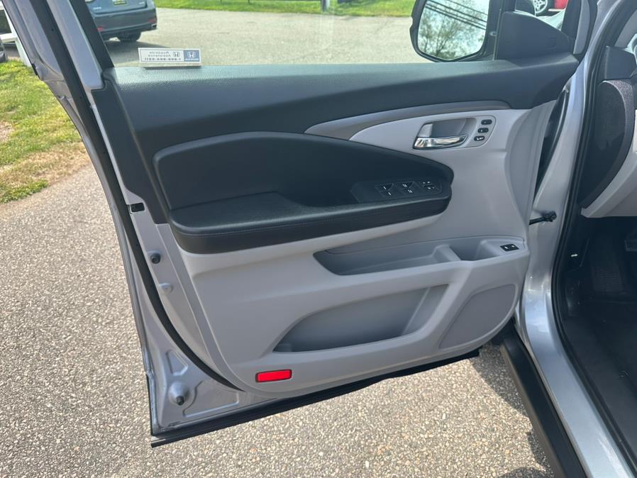 2021 Honda Pilot Special Edition AWD, available for sale in South Windsor, Connecticut | Mike And Tony Auto Sales, Inc. South Windsor, Connecticut 2021 Honda Pilot Special Edition AWD, available for sale in South Windsor, Connecticut | Mike And Tony Auto Sales, Inc. South Windsor, Connecticut