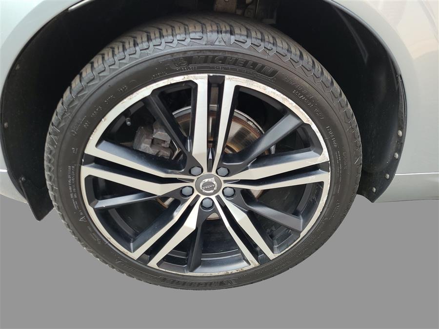 2018 Volvo XC60 T5 R-Design photo 18