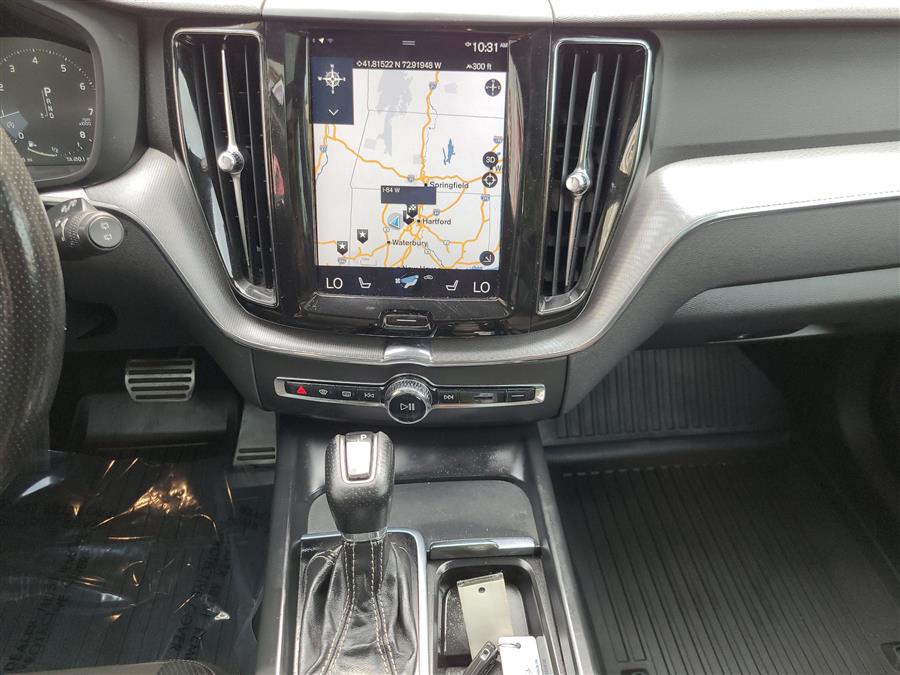 2018 Volvo XC60 T5 R-Design photo 22