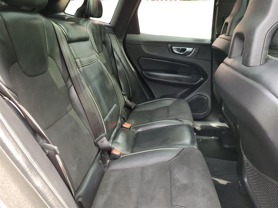 2018 Volvo XC60 T5 R-Design photo 23