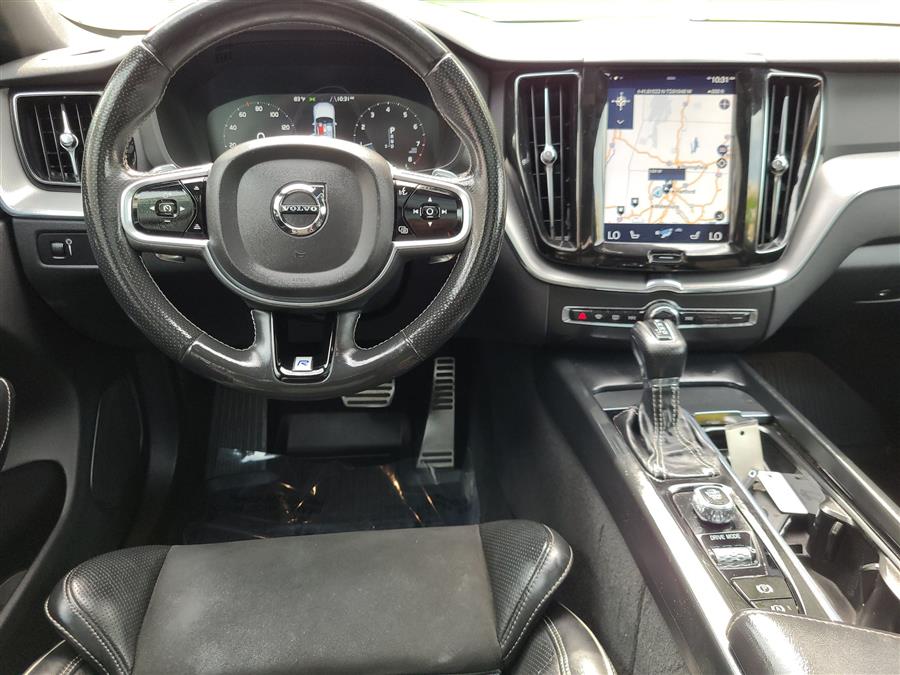 2018 Volvo XC60 T5 R-Design photo 31