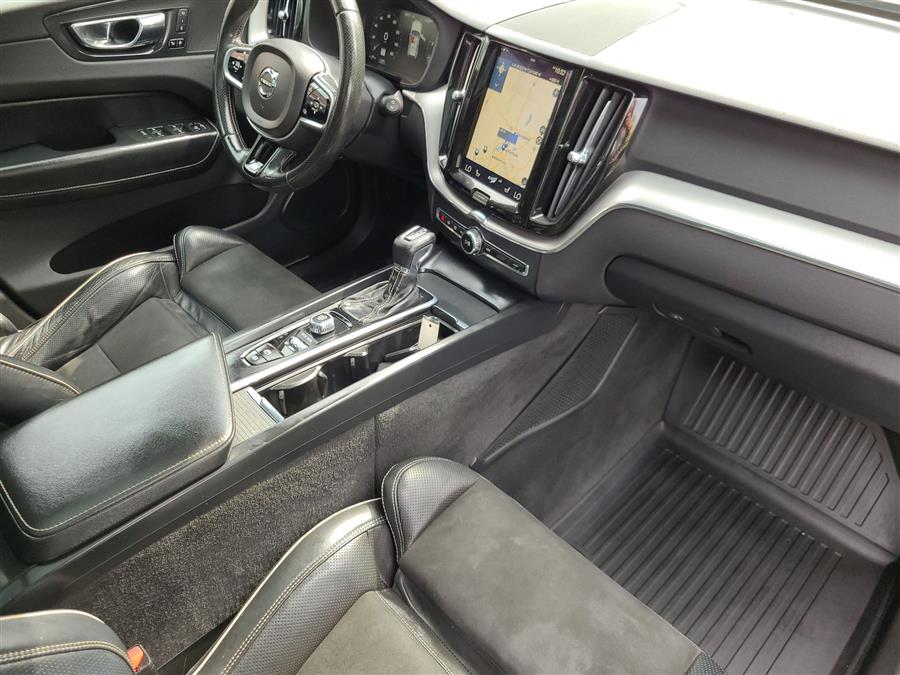 2018 Volvo XC60 T5 R-Design photo 32