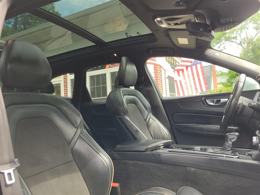 2018 Volvo XC60 T5 R-Design photo 34