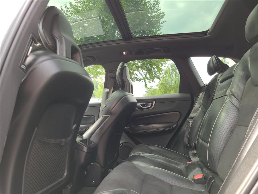 2018 Volvo XC60 T5 R-Design photo 37