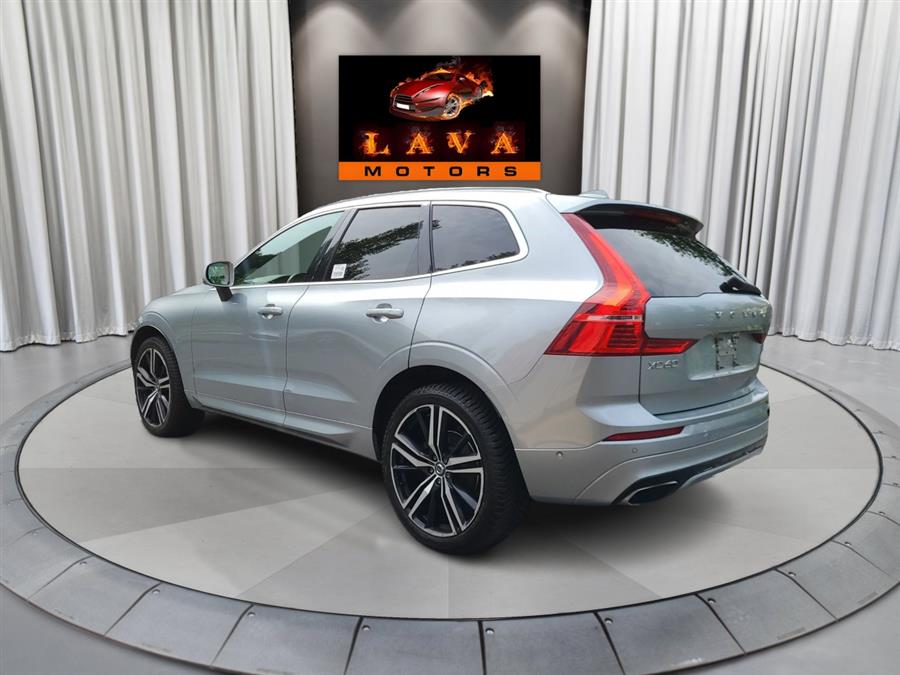 2018 Volvo XC60 T5 R-Design photo 4