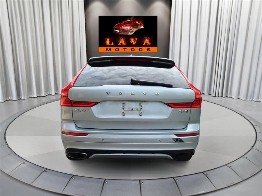 2018 Volvo XC60 T5 R-Design photo 5