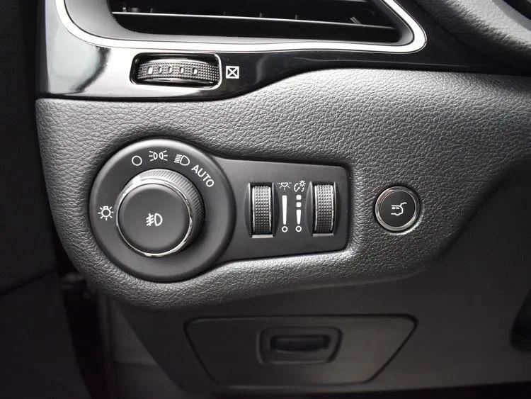 2023 Jeep Cherokee Altitude Lux Sport Utility 4D, available for sale in Irvington, New Jersey | NJ Used Cars Center. Irvington, New Jersey 2023 Jeep Cherokee Altitude Lux Sport Utility 4D, available for sale in Irvington, New Jersey | NJ Used Cars Center. Irvington, New Jersey