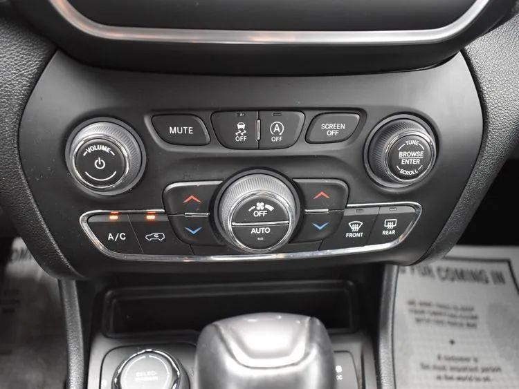 2023 Jeep Cherokee Altitude Lux Sport Utility 4D, available for sale in Irvington, New Jersey | NJ Used Cars Center. Irvington, New Jersey 2023 Jeep Cherokee Altitude Lux Sport Utility 4D, available for sale in Irvington, New Jersey | NJ Used Cars Center. Irvington, New Jersey