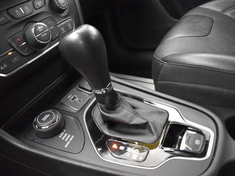 2023 Jeep Cherokee Altitude Lux Sport Utility 4D, available for sale in Irvington, New Jersey | NJ Used Cars Center. Irvington, New Jersey 2023 Jeep Cherokee Altitude Lux Sport Utility 4D, available for sale in Irvington, New Jersey | NJ Used Cars Center. Irvington, New Jersey