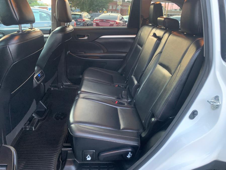 2016 Toyota Highlander AWD 4dr V6 XLE (Natl), available for sale in Manchester, Connecticut | Zee Auto Sports. Manchester, Connecticut 2016 Toyota Highlander AWD 4dr V6 XLE (Natl), available for sale in Manchester, Connecticut | Zee Auto Sports. Manchester, Connecticut