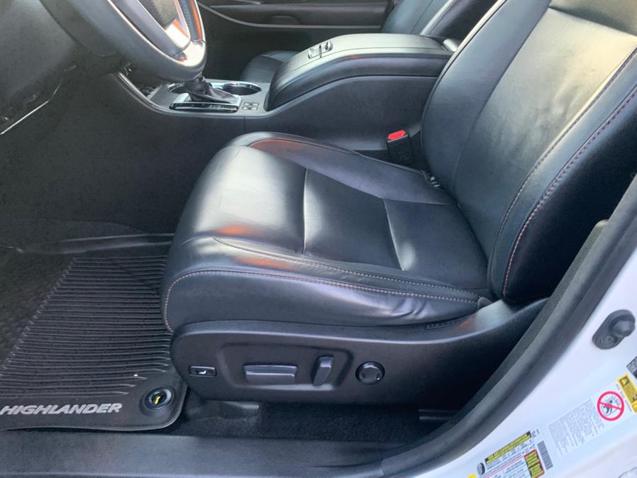 2016 Toyota Highlander AWD 4dr V6 XLE (Natl), available for sale in Manchester, Connecticut | Zee Auto Sports. Manchester, Connecticut 2016 Toyota Highlander AWD 4dr V6 XLE (Natl), available for sale in Manchester, Connecticut | Zee Auto Sports. Manchester, Connecticut