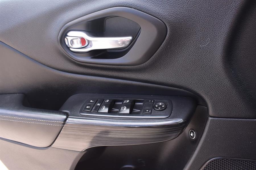 2017 Jeep Cherokee LIMITED, available for sale in Patchogue, New York | 112 Auto Plaza. Patchogue, New York 2017 Jeep Cherokee LIMITED, available for sale in Patchogue, New York | 112 Auto Plaza. Patchogue, New York