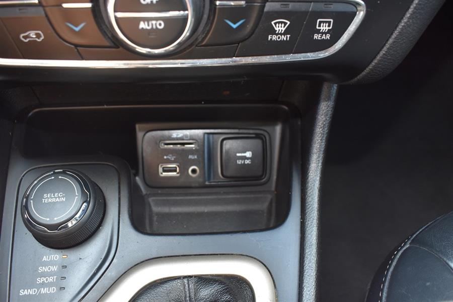 2017 Jeep Cherokee LIMITED, available for sale in Patchogue, New York | 112 Auto Plaza. Patchogue, New York 2017 Jeep Cherokee LIMITED, available for sale in Patchogue, New York | 112 Auto Plaza. Patchogue, New York