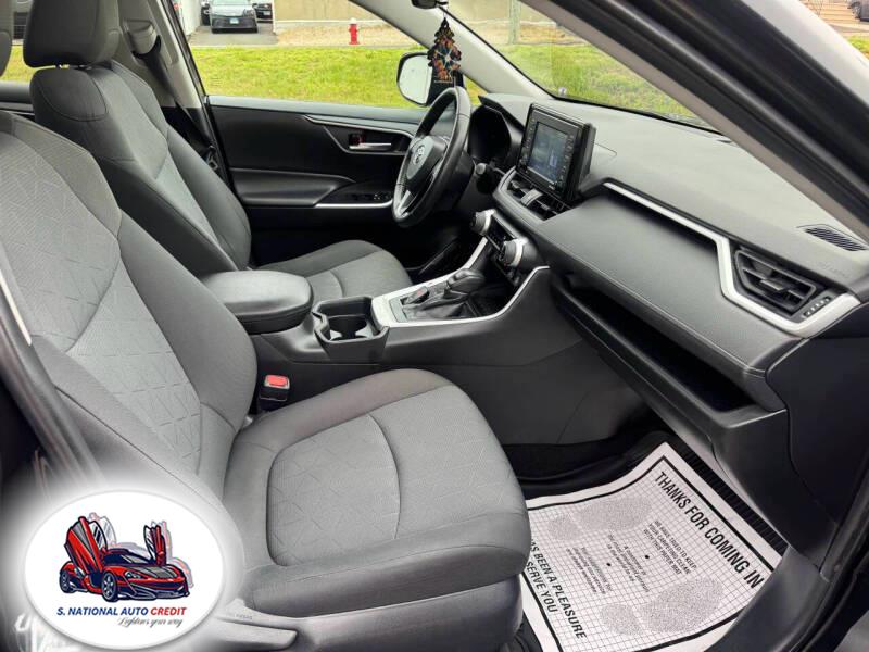 2020 Toyota RAV4 XLE AWD (Natl), available for sale in Meriden, Connecticut | Sandra Auto Broker LLC. Meriden, Connecticut 2020 Toyota RAV4 XLE AWD (Natl), available for sale in Meriden, Connecticut | Sandra Auto Broker LLC. Meriden, Connecticut