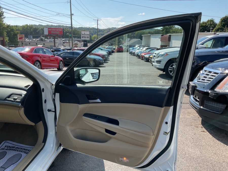 2011 Honda Accord Sdn 4dr I4 Auto SE, available for sale in Waterbury, Connecticut | Jim Juliani Motors. Waterbury, Connecticut 2011 Honda Accord Sdn 4dr I4 Auto SE, available for sale in Waterbury, Connecticut | Jim Juliani Motors. Waterbury, Connecticut