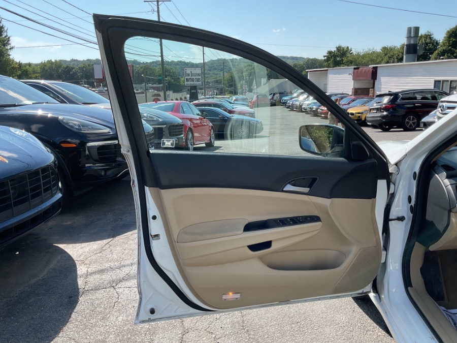 2011 Honda Accord Sdn 4dr I4 Auto SE, available for sale in Waterbury, Connecticut | Jim Juliani Motors. Waterbury, Connecticut 2011 Honda Accord Sdn 4dr I4 Auto SE, available for sale in Waterbury, Connecticut | Jim Juliani Motors. Waterbury, Connecticut
