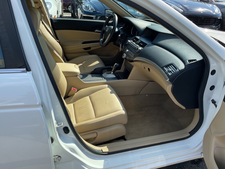 2011 Honda Accord Sdn 4dr I4 Auto SE, available for sale in Waterbury, Connecticut | Jim Juliani Motors. Waterbury, Connecticut 2011 Honda Accord Sdn 4dr I4 Auto SE, available for sale in Waterbury, Connecticut | Jim Juliani Motors. Waterbury, Connecticut