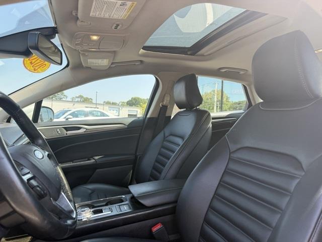 2020 Ford Fusion SEL photo 8