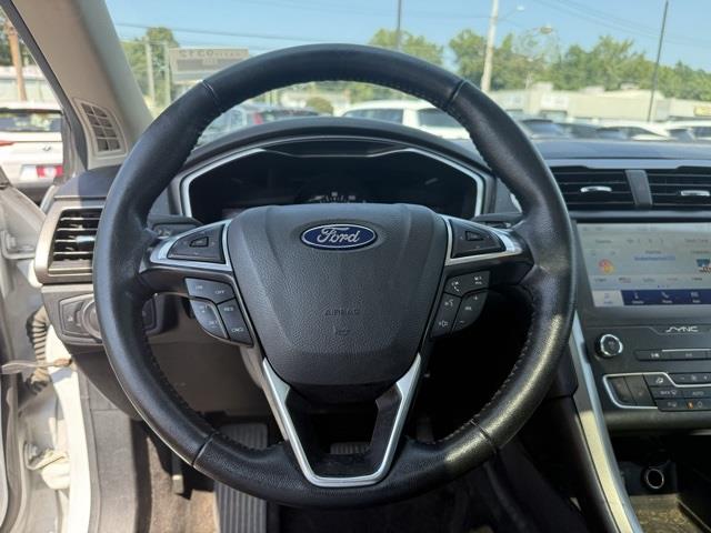 2020 Ford Fusion SEL photo 12
