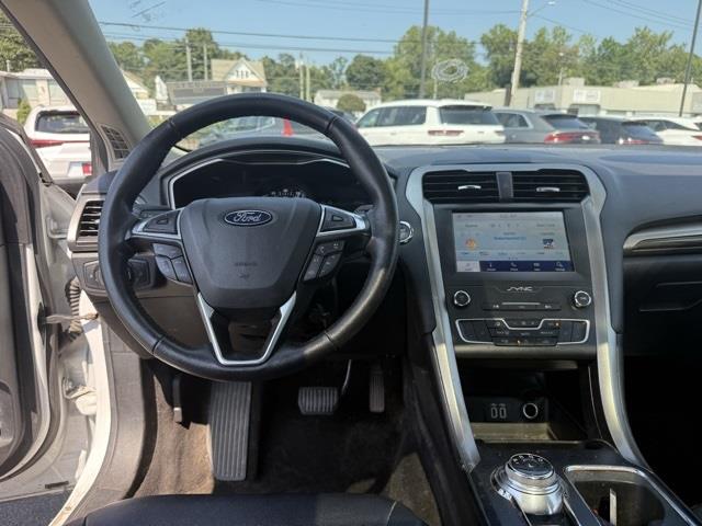 2020 Ford Fusion SEL photo 14