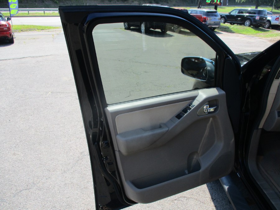 2013 Nissan Frontier SL 4x4, available for sale in Meriden, Connecticut | Cos Central Auto. Meriden, Connecticut 2013 Nissan Frontier SL 4x4, available for sale in Meriden, Connecticut | Cos Central Auto. Meriden, Connecticut