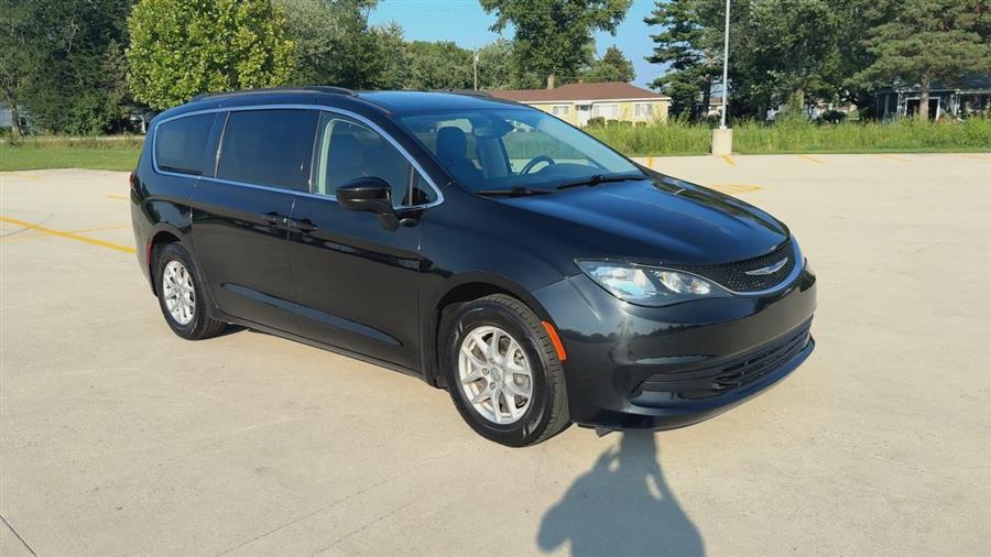2020 Chrysler Voyager LXi photo 2